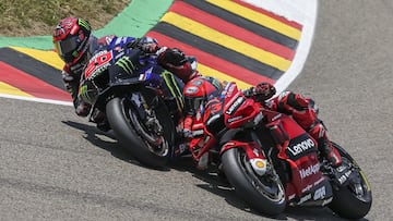 Hachazo de Fabio a Pecco en la curva uno.