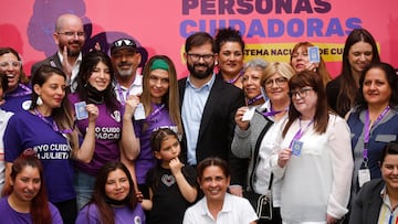 Santiago, 14 de noviembre de 2022.
El Presidente de la República, Gabriel Boric Font, junto a los ministros de Desarrollo Social, Giorgio Jackson y de la Mujer y Equidad de Género, Antonia Orellana, lanza el Módulo de Identificación de Personas Cuidadoras, que permitirá la entrega de acceso preferente en prestaciones estatales.
Jonnathan Oyarzun/Aton Chile