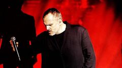 Miguel Bosé y sus gemelos se visten con falda en el estreno de 'Godzilla'