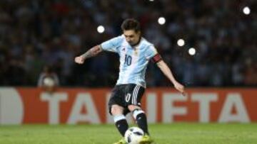 Messi marca de penalti con Argentina.