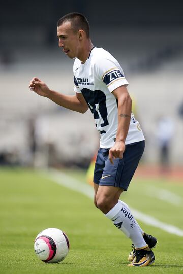 Se consagró como la grata revelación para Pumas, gracias a su velocidad y toque del balón que se tradujeron en asistencias de gol.