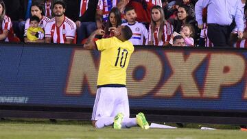 Colombia's Edwin Cardona celebrates after scoring against Paraguay during their Russia 2018 World Cup football qualifier match in Asuncion, on October 6, 2016. / AFP PHOTO / NORBERTO DUARTE