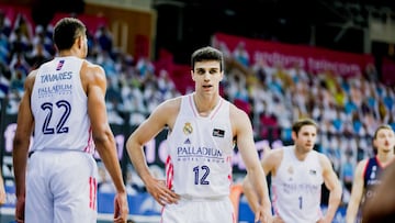 Tavares y Aloc&eacute;n (Real Madrid)
 ACB PHOTO / ALBERT MART&Iacute;N
 12/01/2021