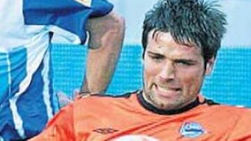 <b>CONTACTOS. </b>Quique de Lucas, jugador del Alavés, está de acuerdo con la oferta del Nàstic. Andreu, el presidente grana, estuvo ayer hablando con Piterman.