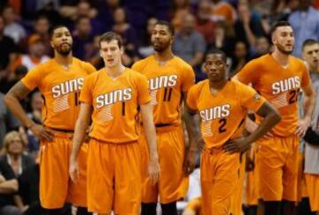 14. PHOENIX SUNS. Uno de los equipos más atractivos de la NBA, otra vez dispuestos a competir más allá del techo que muchos les ponen. Eso sí, ya no son una sorpresa. Markieff Morris es una realidad para un equipo al que Isaiah Thomas ha metido más dinamita. Todavía más. Un peligro.