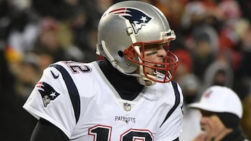 JGM02. Kansas City (United States), 21/01/2019.- New England Patriots quarterback Tom Brady reacts after the Patriots scored a touchdown against the Kansas City Chiefs during the first half of the AFC Championship NFL American football game between the Ne