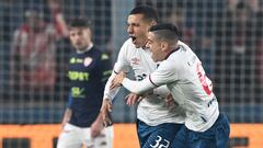 Uruguay's Nacional Franco Fagundez (back) celebrates with teammate Camilo Candido after scoring against Argentina's Union during their Copa Sudamericana football tournament round of sixteen first leg match, at the Gran Parque Central stadium in Montevideo, on June 28, 2022. (Photo by Pablo PORCIUNCULA / AFP)