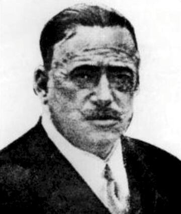 Berraondo fue nombrado seleccionador único, por la asamblea de la Federación Española de Fútbol en julio de 1927, habiendo rechado hasta en dos ocasiones el cargo, en esta ocasión acepta el cargo La temporada 1927-28 es de preparación para un año olímpico, pero a la vez recibe una oferta para entrenar al Real Madrid, acepta ambos cargos, el de entrenador del Real Madrid y seleccionador nacional único, durante la temporada 27/28