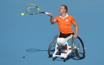 Tenista neerlandesa en silla de ruedas debido a una mielopatía vascular en su médula espinar. 8 medallas paralímpicas repartidas en las cuatro ediciones disputadas entre Sídney 2000 y Londres 2012. Ha competido tanto en individuales como en dobles ganando siempre un metal para su país. 7 oros y una plata que agrandan su palmarés en unos Juegos de verano. Lejos de los Juegos, posee 48 torneos de Grand Slam.