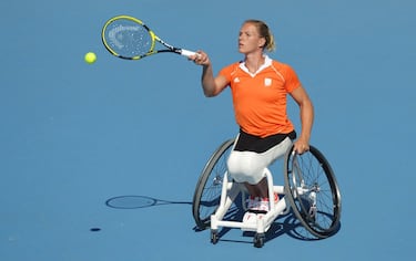 Tenista neerlandesa en silla de ruedas debido a una mielopatía vascular en su médula espinar. 8 medallas paralímpicas repartidas en las cuatro ediciones disputadas entre Sídney 2000 y Londres 2012. Ha competido tanto en individuales como en dobles ganando siempre un metal para su país. 7 oros y una plata que agrandan su palmarés en unos Juegos de verano. Lejos de los Juegos, posee 48 torneos de Grand Slam.
