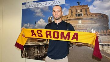 Fiumicino (rome) (Italy), 08/07/2019.- New AS Roma goalkeeper Pau Lopez arrives at Rome airport Leonardo Da Vinci in Fiumicino, Italy, 08 July 2019. (Italia, Roma) EFE/EPA/TELENEWS