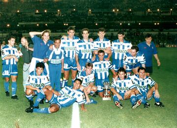 Fue campen en: 1995, 2000 y 2002. En la foto, el Deportivo de La Coru?a posa con la Supercopa de 1995. 