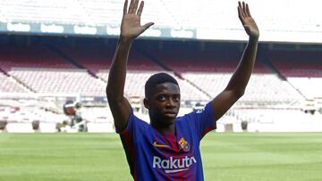 Ousmane Demb&eacute;l&eacute;, durante su presentaci&oacute;n con el Barcelona.