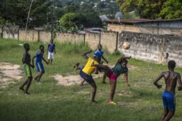 F¨²tbol en Franceville una de las ciudades m¨¢s grandes de Gab¨®n