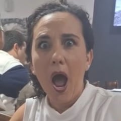 Siempre se negó a ser madre y queda embarazada: se lo cuenta a la familia en un cumpleaños y las caras son para hacer un póster