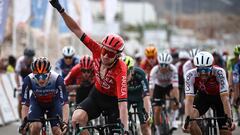 Capiot celebra su triunfo al esprint en la 4ª etapa del Tour de Omán 2024.
