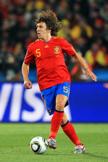 16 tarjetas en total, todas amarillas, en 100 partidos.