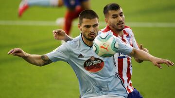 Soccer Football - La Liga Santander - Celta Vigo v Atletico Madrid - Balaidos, Vigo, Spain - July 7, 2020   Celta Vigo&#039;s Okay Yokuslu in action with Atletico Madrid&#039;s Angel Correa, as play resumes behind closed doors following the outbreak of th