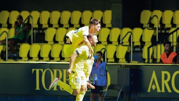 El Villarreal B celebra un gol ante el Amorebieta en La Cerámica.