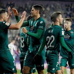 Aprobados y suspensos del Racing de Ferrol: remar para morir en la orilla