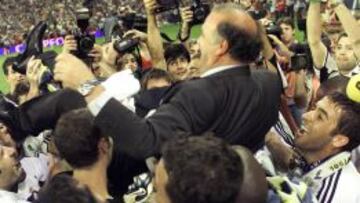 Del Bosque celebrando la Champions.