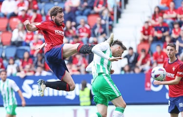 Corría el minuto 25 cuando una jugada por la banda izquierda de Osasuna buscaba un rematador para el centro de Mojica.