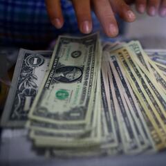 ¿Adiós a las casas de cambio? La nueva normativa del Gobierno de Trump que pone estos negocios en el punto de mira