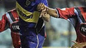 <b>DESPEDIDA.</B> Balbo se despidió del fútbol activo jugando con Boca Juniors.