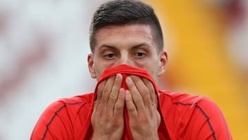 Jovic, sin excusas: firmó un documento para no salir de casa