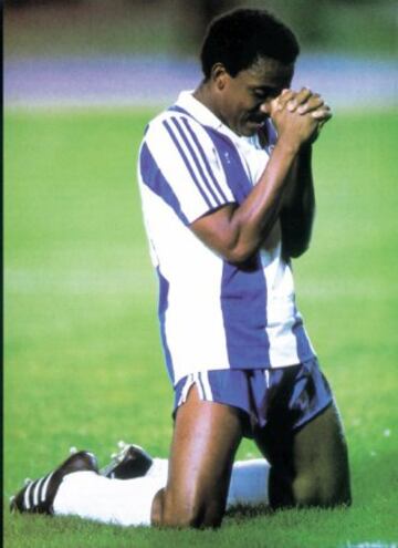 27/05/1987 FINAL COPA DE EUROPA OPORTO - BAYERN DE MUNICH GOL 2-1 JUARY. El brasileño corrió y se arrodillo para dar gracias a Dios.