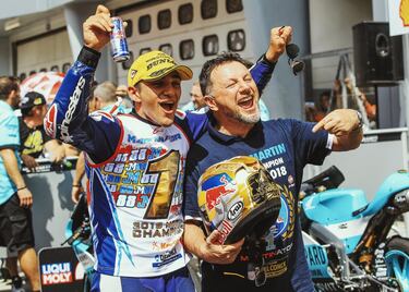 Bicampeón del mundo de 125cc en 1985 y 1987. Tuvo en Ángel Nieto al predecesor de su primer campeonato y a Jorge Martínez ‘Aspar’ como su sucesor tras el segundo. Es uno de los grandes de la cilindrada y con su propio equipo entró en 1997 en la categoría reina. Su mejor resultado fue el segundo de Gibernau en 2005, pero en Moto2 se ha llevado el campeonato en dos ocasiones (Daijiro Kato y Toni Elías) y uno más en Moto3 con Jorge Martín.