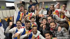 Los jugadores del Andorra celebran una victoria en Segunda B.