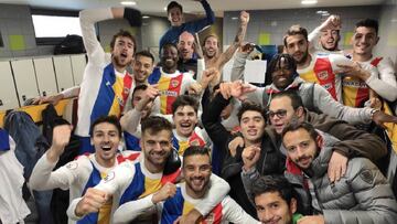 Los jugadores del Andorra celebran una victoria en Segunda B.