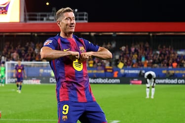 5-0. Robert Lewandowski celebra el quinto tanto.
