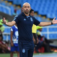 Chivas buscó a ex estrella del Barcelona para que fuera su técnico