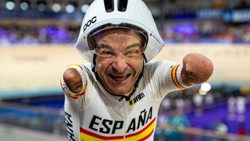 Ricardo Ten, feliz con su bronce.