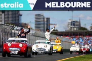 Lewis Hamilton encabeza la presentación de los pilotos en el GP de Australia.