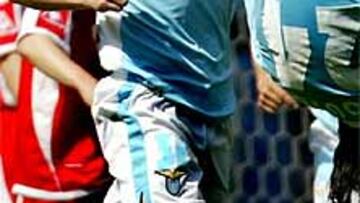 <b>FICHAJE. </B>El agente del holandés Jaap Stam, de 31 años, aseguró en Italia que su representado irá al Milán.