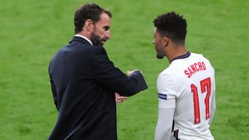 Southgate y Jadon Sancho.