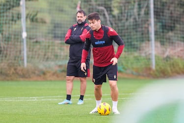 Jorge Meré entrena a prueba con el Racing