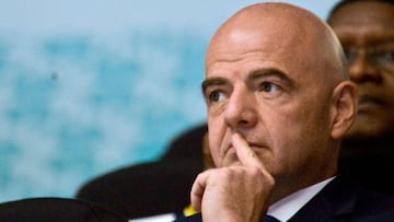 FIFA President Gianni Infantino gestures during the Colombia 2016 FIFA Futsal World Cup third place match between Iran and Portugal at the Coliseo El Pueblo stadium, in Cali, Colombia on October 1, 2016. / AFP PHOTO / LUIS ROBAYO