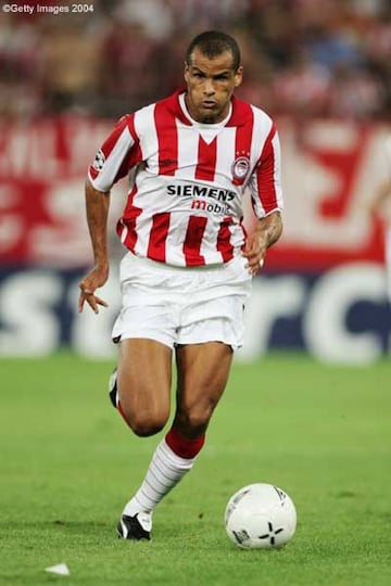 En 2007, con 35 años cumplidos, vivía el ocaso de su carrera en Grecia con el Olympiacos. Jugó en cinco clubes más antes de retirarse en 2013.