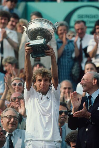 Tras ganar el Roland Garros en 1985, el histórico tenista sueco se llevó a sus vitrinas su cuarto grande. Posteriormente, conseguiría tres más en toda su carrera. 
