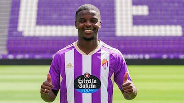 VALLADOLID, 16/08/2022.- Momento de la presentación este martes del nuevo jugador del Real Valladolid para las próximas cuatro temporadas, el francés Mickael Malsa. EFE/ /Real Valladolid / Iñaki Sola SOLO USO EDITORIAL/SOLO DISPONIBLE PARA ILUSTRAR LA NOTICIA QUE ACOMPAÑA (CRÉDITO OBLIGATORIO)
