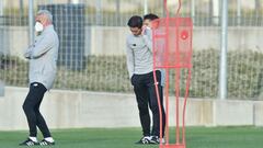 05/04/21  ENTRENAMIENTO ATHLETIC BILBAO 
 MARCELINO Y SERGIO GARCIA HIJO DE MARCELINO Y RUBEN URIA