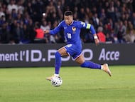 PARIS, FRANCE - NOVEMBER 13: Kylian Mbappe #10 of France controls the ball during the FIFA World Cup 2026 qualifier match between France and Ukraine at Parc des Princes on November 13, 2025 in Paris, France. (Photo by Catherine Steenkeste/Getty Images)