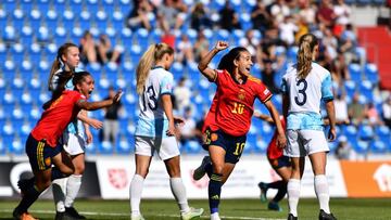 Bartel celebra el gol que dio a la Selecci¨®n Sub-19 la Eurocopa de la categor¨ªa.