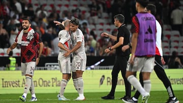 Benfica's players celebrate after winning the UEFA Champions League 3rd round first leg football match between OGC Nice and SL Benfica at the Allianz Riviera Stadium in Nice, south-eastern, on August 6, 2025. (Photo by Miguel MEDINA / AFP)