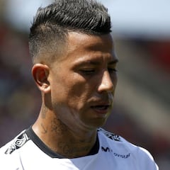 Protesta en el Monumental: exigen la salida de Leo Valencia