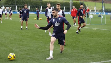 Pablo Vázquez durante un entrenamiento con el Deportivo.